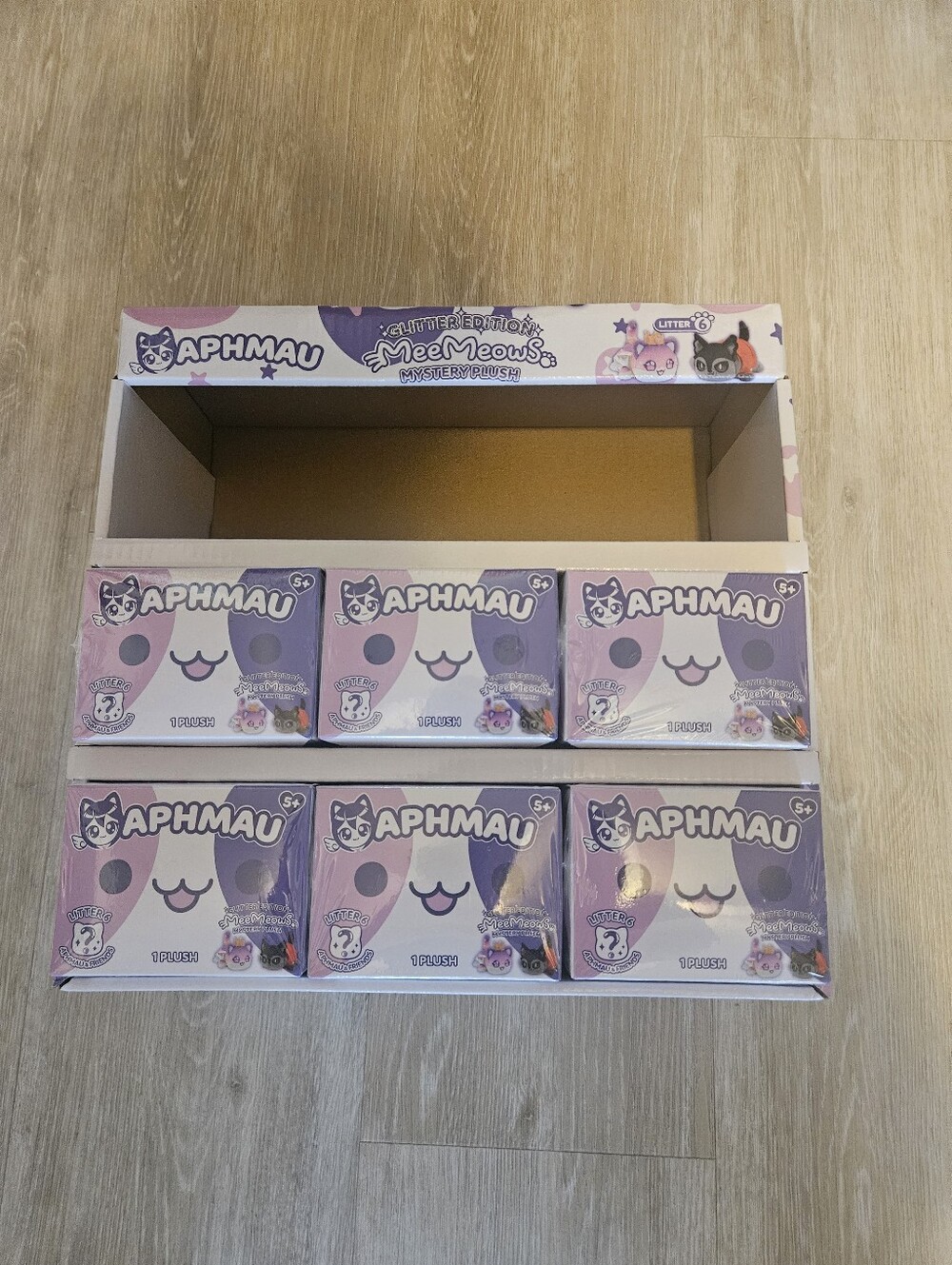 Aphmau MeeMeows Mystery Plush Cat Glitter Litter 6 Lot of (6) w/ Case